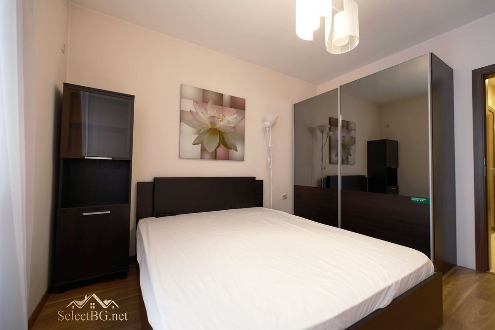 Тристаен панорамен апартамент в центъра на Велико Търново