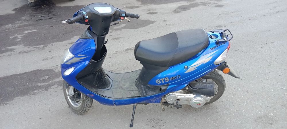 Продам скутер 90сс