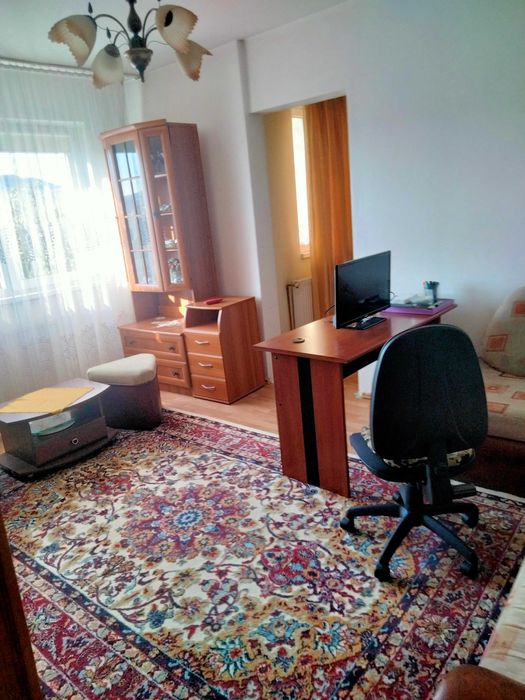 Închiriez apartament 2 camere etaj 3 strada Artarilor