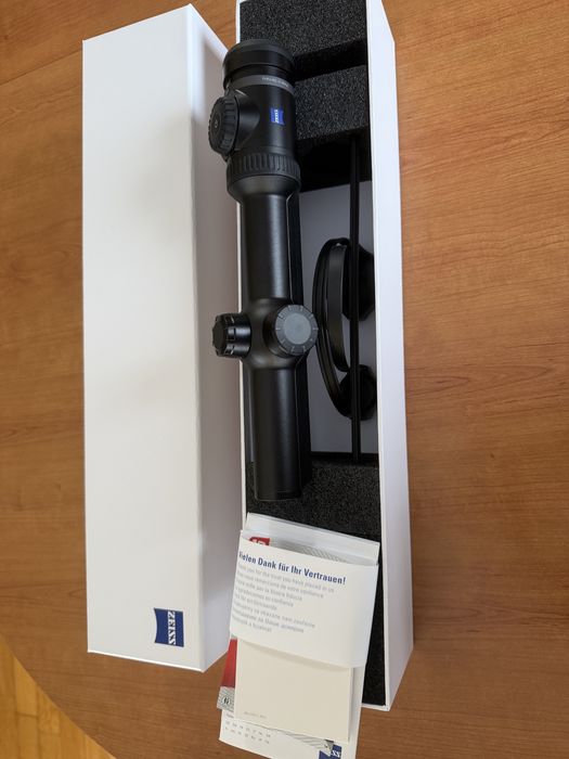 Zeiss V8  1,1-8x24M, nu Swarovski, Leica