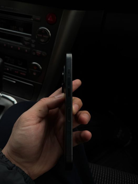 Продам iPhone 15 pro 256gb