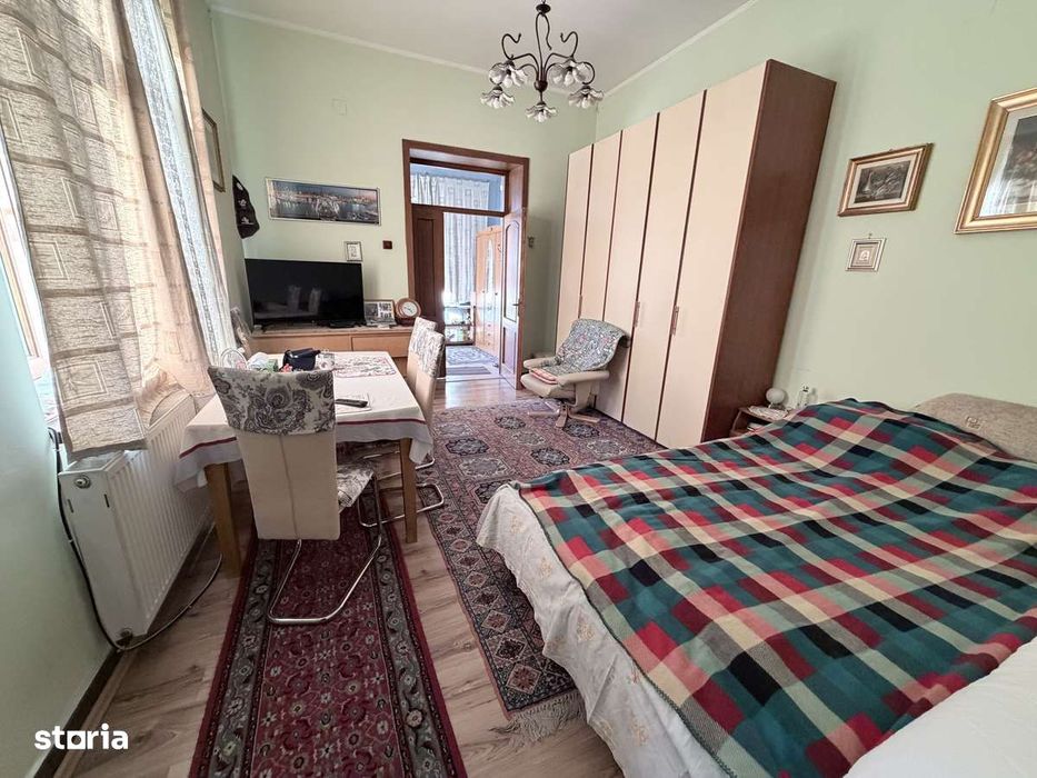 Vand casa Cornisa pe 1 nivel, singur in curte