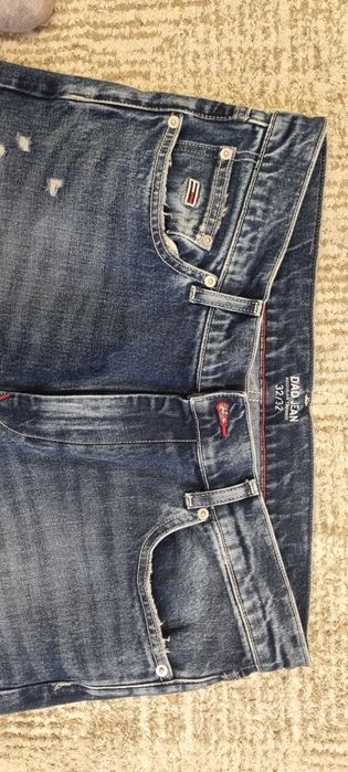 Джинсы Tommy Jeans