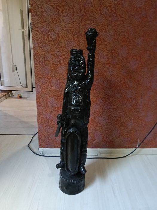 Vând Statueta africana