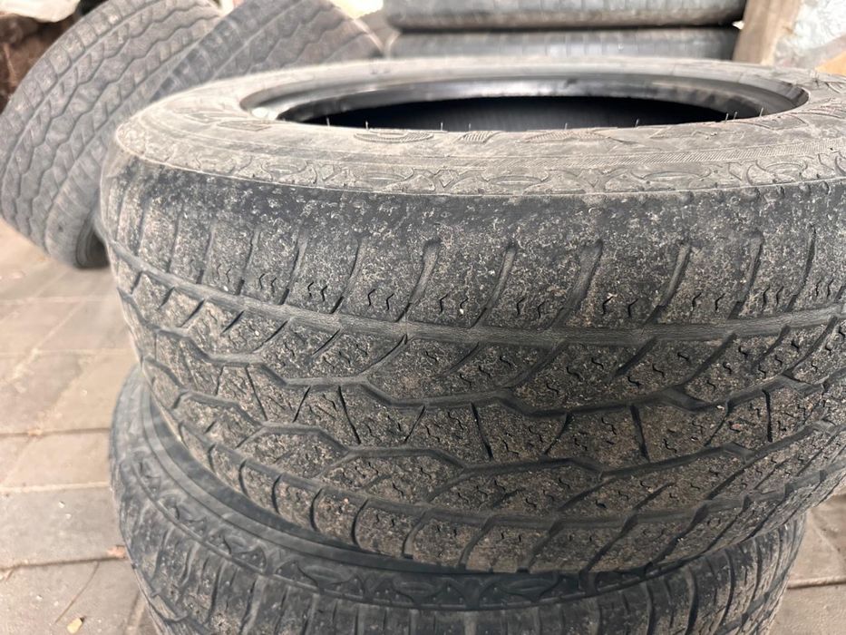 Продам резину Maxxis 235/60/R16