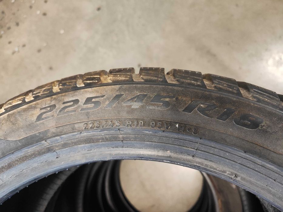 2бр.зимни гуми 225/45/18 Pirelli
