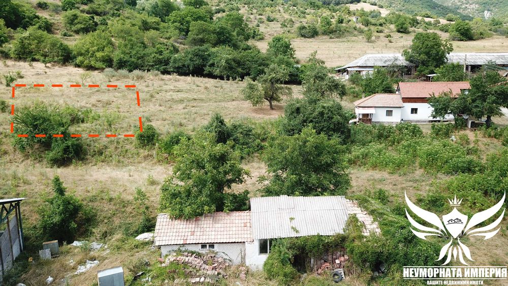 Продавам земя 524кв.м. с топ гледка до път в село Орехово обл.Смолян