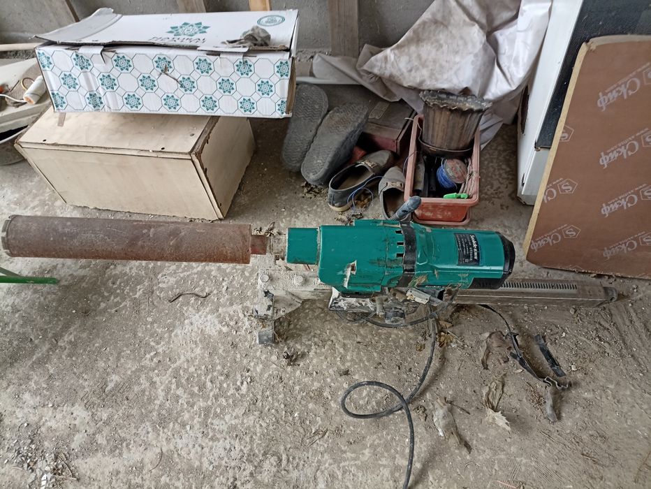 Машина алмазного бурения