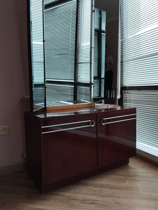 Продам Зеркала Трюмо