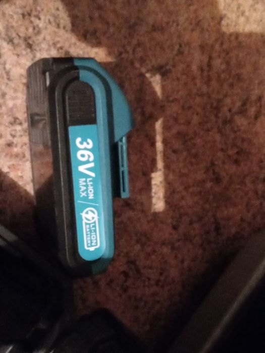 Продам 12000 почти новый