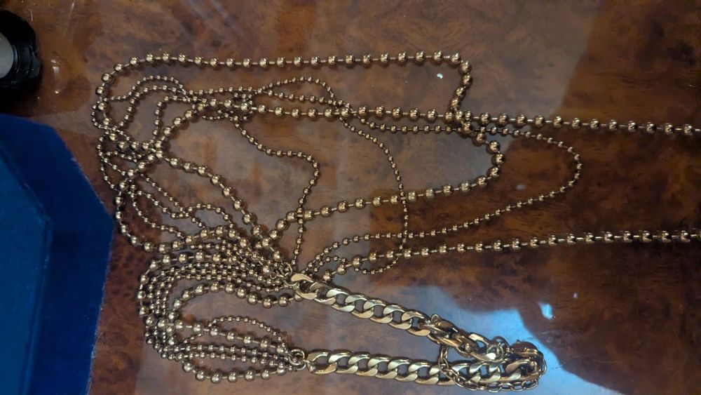 Продам несколько жемчужных сетуаров