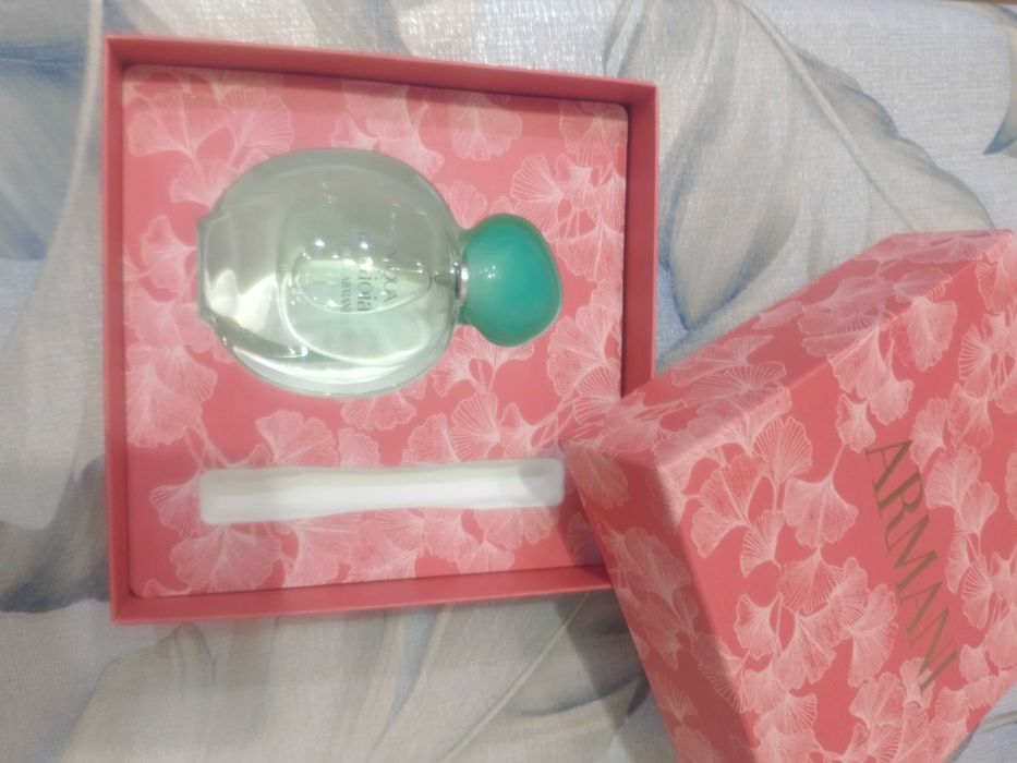 Продам духи Armani