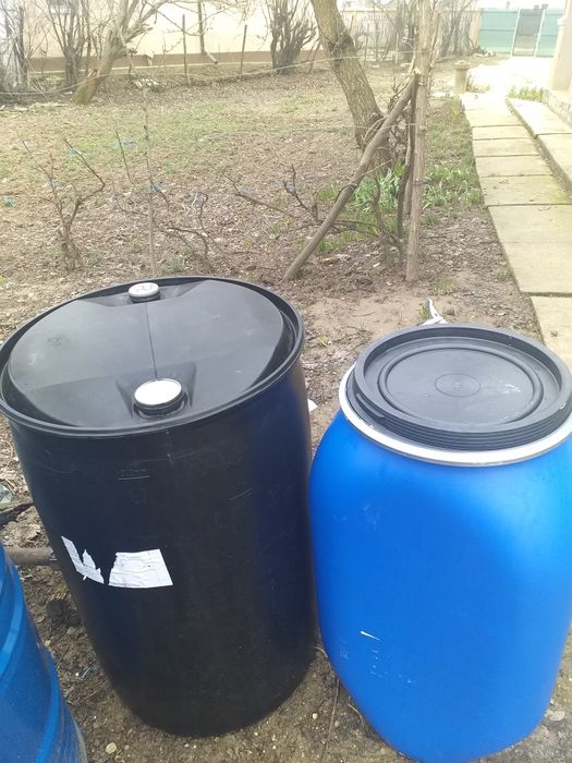 Butoaie plastic și tabla