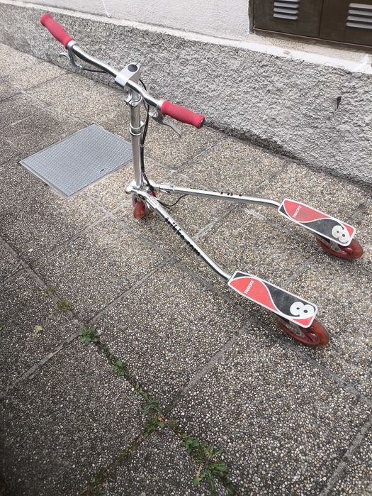 Trotineta trei roti.