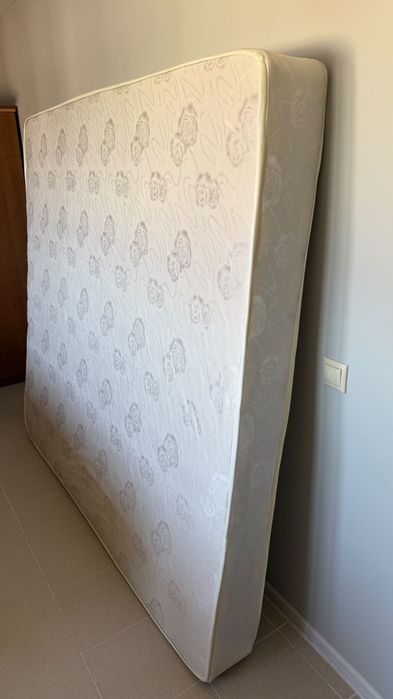 Матрас 200х200 продам