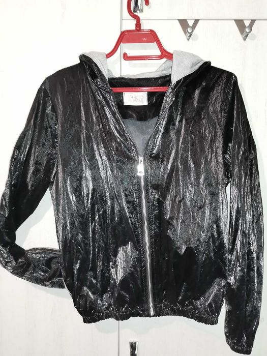 Дамско модно черно късо яке