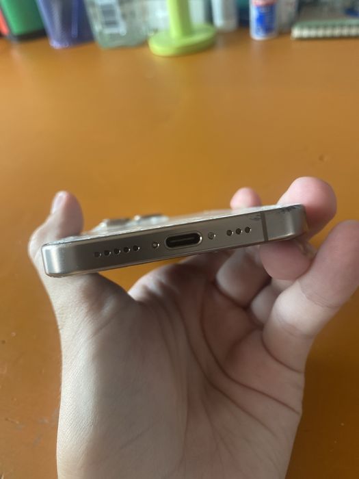 Iphone 16 pro de piese