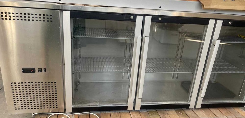 Vitrina frigorifica (Masa rece cu rafturi)