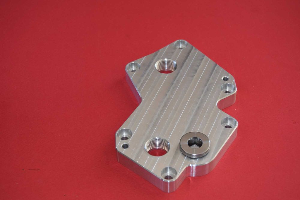 Алуминиева адаптерна плоча за външен маслен охладител BMW M57 M57N2