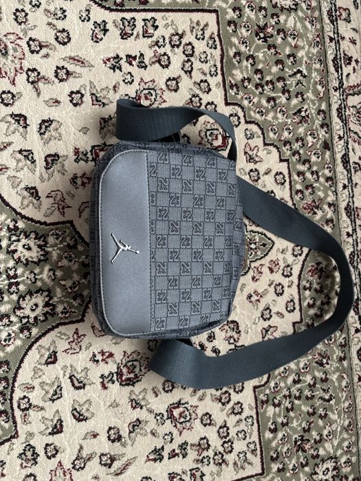 Барсетка Jordan серого цвета