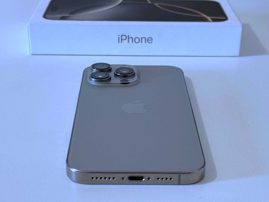 Бартер! iPhone 16 Pro Max Natural Titanium (Сив)  91% Батерия.