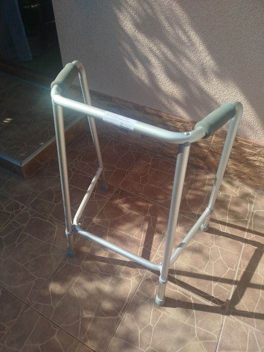 Cadru de mers fix din aluminiu, reglabil pe înălțime – Ortopedica