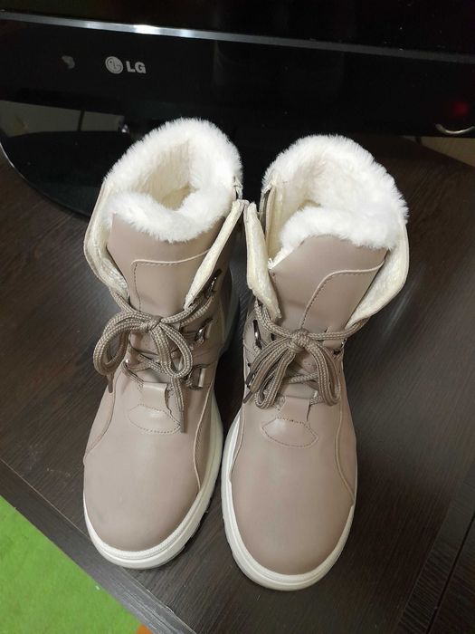 Ботинки зимние для девочки. Светло серого цвета .Viko,турецкие