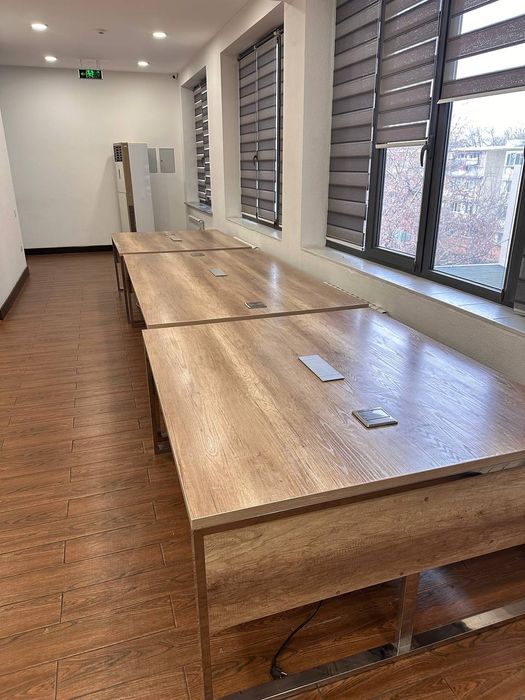 Офисный стол ва стуллар бор