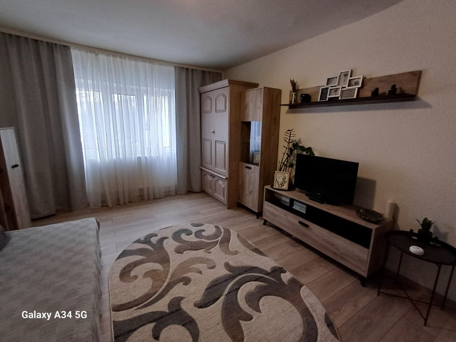 Închiriez apartament 2 CAMERE zona ULTRACENTRALA - 350 euro