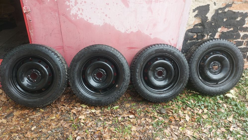 Продам  комплект  резину с дисками