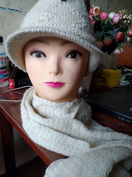 Теплая шапка продается