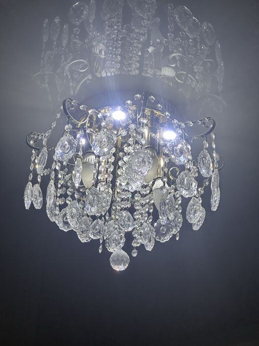 Продам Люстру в хрустальная