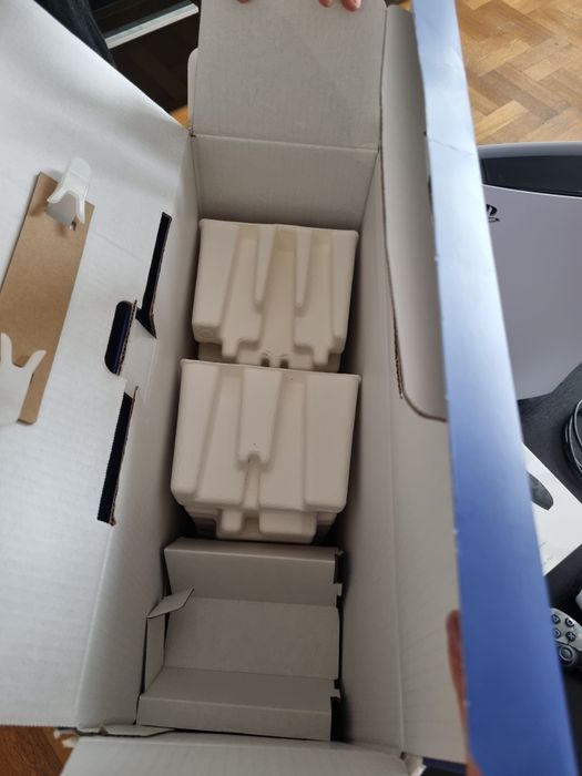 PlayStation 5 Disc Edition (CFI-1216A) + 2 контролера + Акаунт с игри