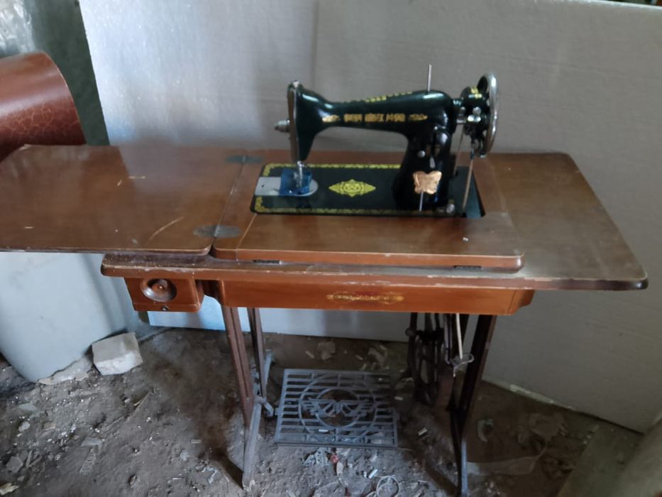 Швейная машина механическая.