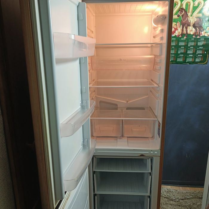 Продам холодильник индезит
