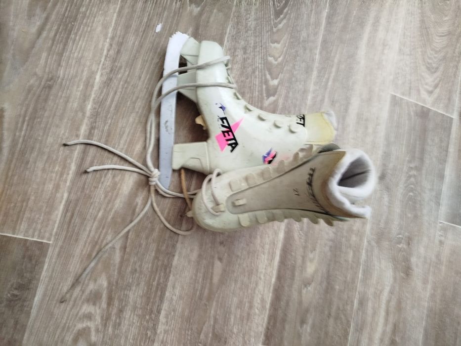 Продам детские коньки 30-32 р.