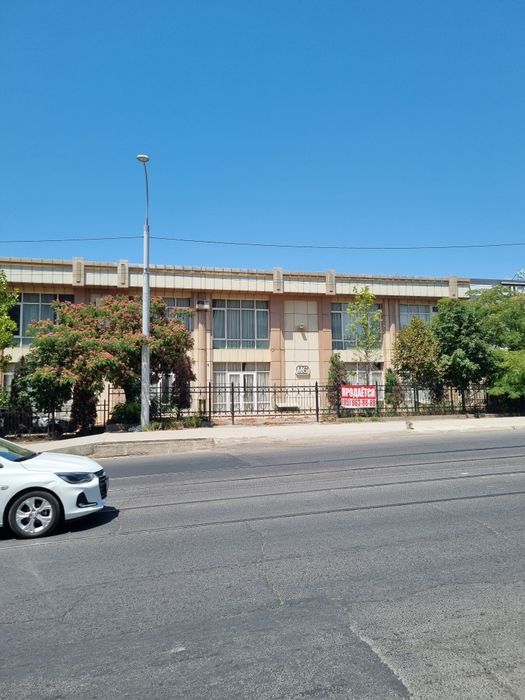 Ibn Sino savdo markazi yonida 2 qavatli bino sotiladi