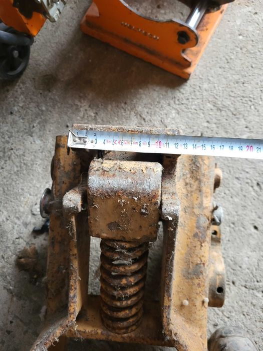 Механичен бързосменник за комбиниран багер CASE/NEW HOLLAND