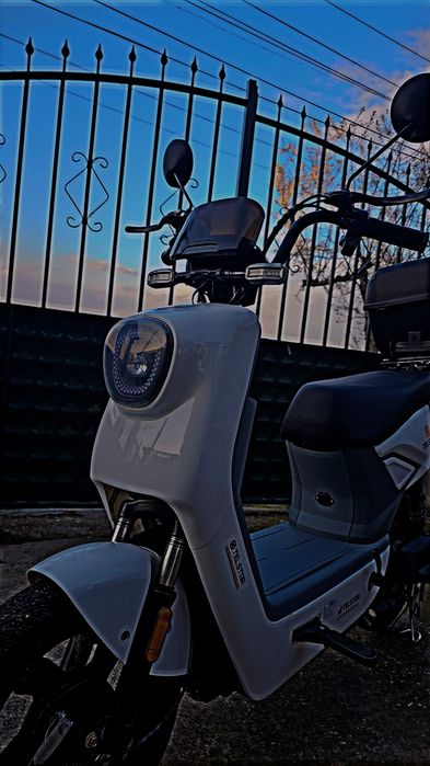 МОЩЕН електрически скутер 1500W до 50 км/ч