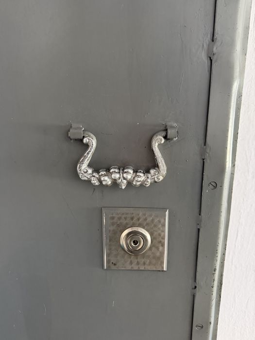 Продам входную дверь