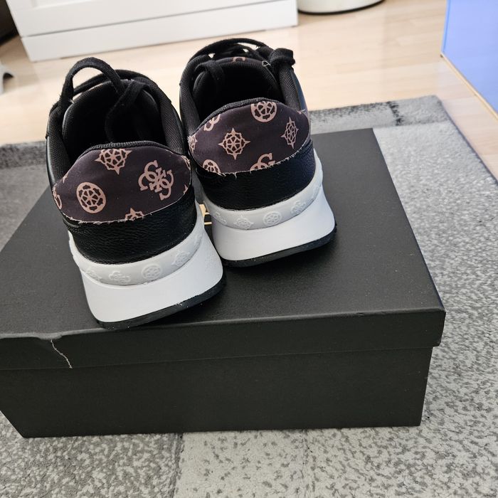 Сникърси Guess 39н.