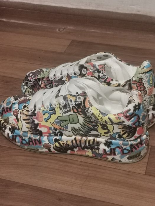 Продам кроссовки 38 р