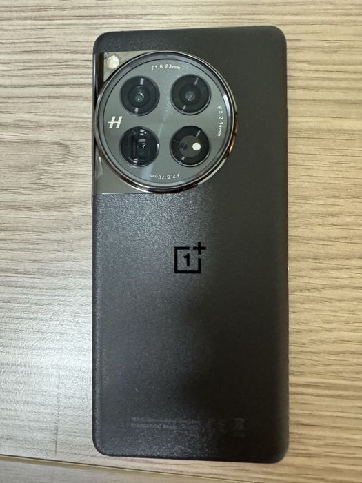 Телефон Oneplus 12
