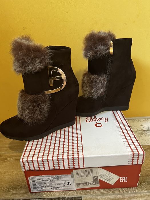 Ботинки женские. Велюр.