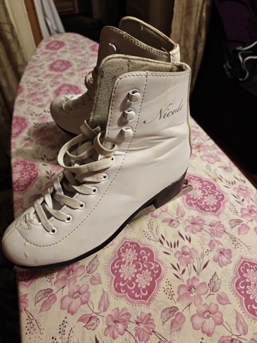 Продам   коньки.