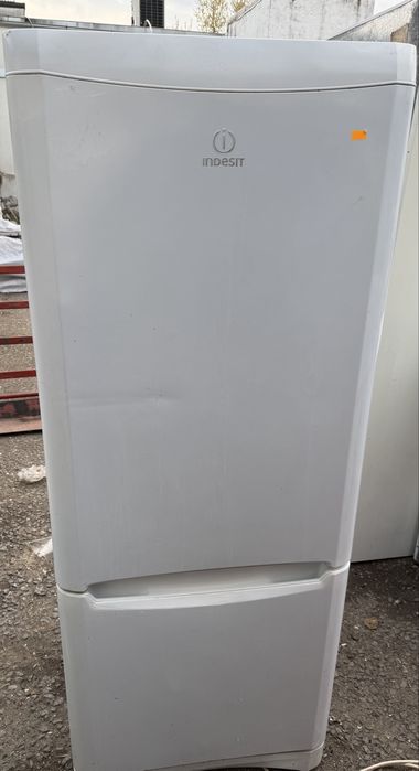 Хладилник Indesit с долен фризер – 150 см / 60 см