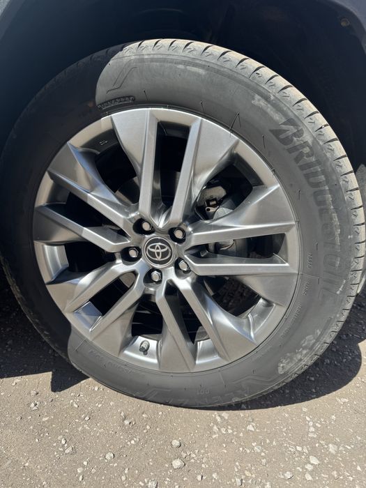 Продам Резину 235/55/19 Bridgestone