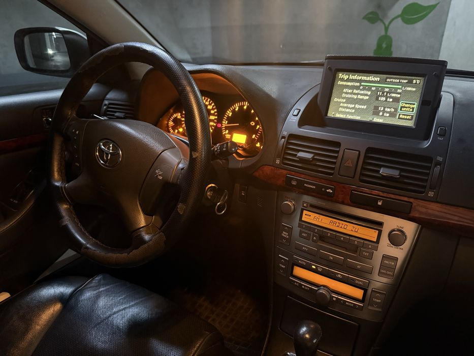 Toyota Avensis  2004