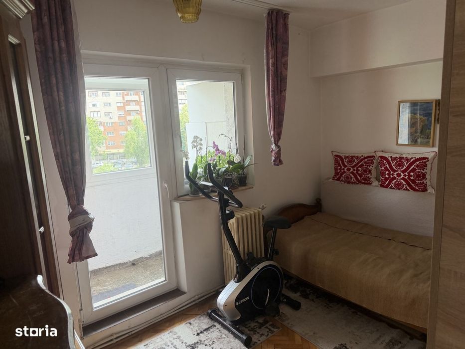 Apartament 4 camere, Intrare Micro 17