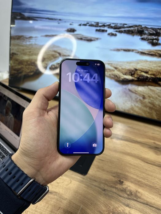 Телефон iPhone 15 Pro